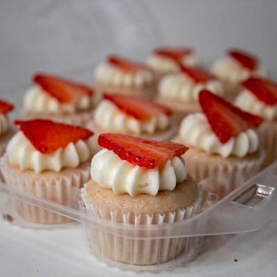Strawberries And Cream Cupcakes 