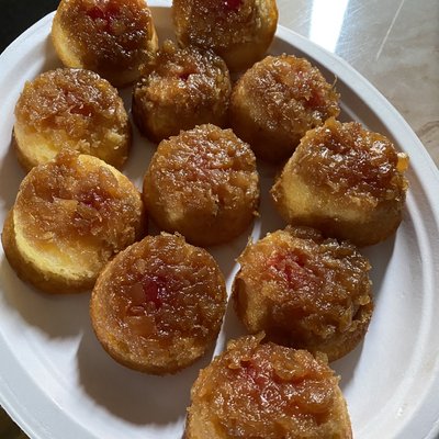 Homemade. Upside Down Pineapple Cupcakes 3ct🍍