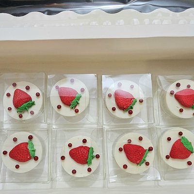 Dipped Oreos/ Cake Discs (Dozen)