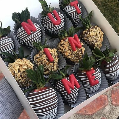 Naughty strawberries (12pk)