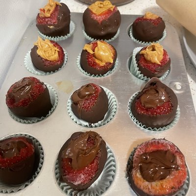 Chocolate Covered Strawberries Filled With Nutella And Peanut Butter 