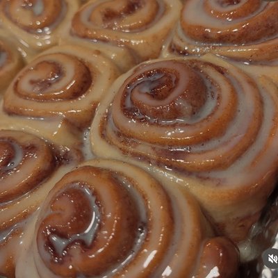 CINNAMON ROLLS 