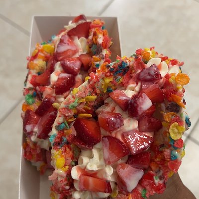 Fruity Pebbles Cheesecake Taco