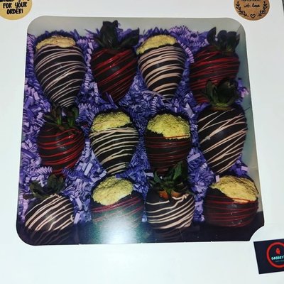 Cheese Cake Stuffed Chocolate Covered Strawberries 