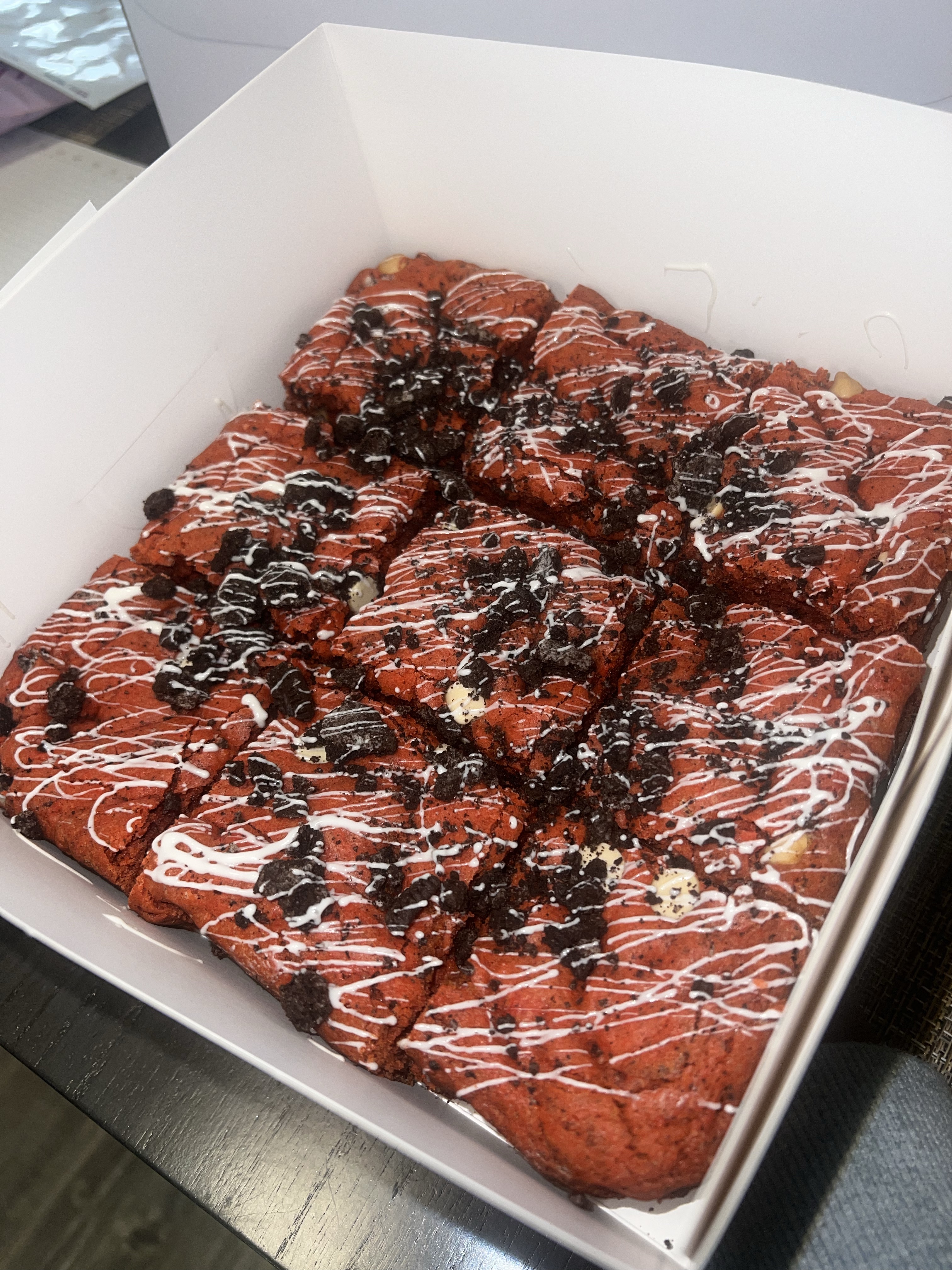 9 Pack Of Oreo Red Velvet Brownies
