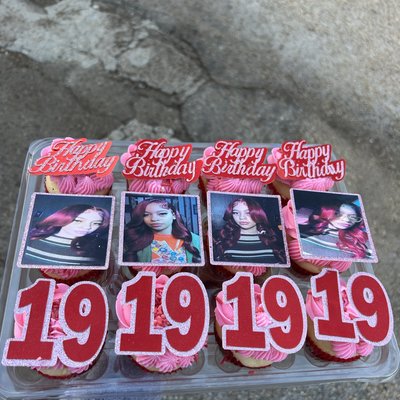 Custom Cupcakes(12)