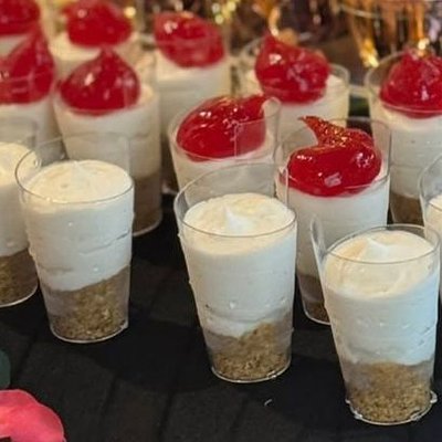 12pk Plain Cheesecake With Strawberry Cups 3oz