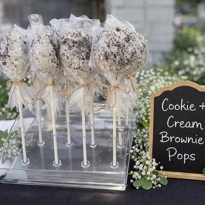 Cookies And Cream brownie Pop