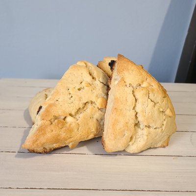 White Chocolate Chip Scones (4 Pack)