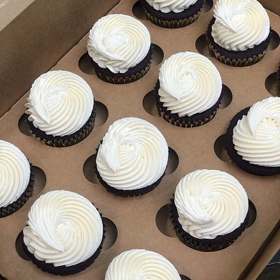 Signature Swirl Cupcakes - Dozen (One Flavor/Color)
