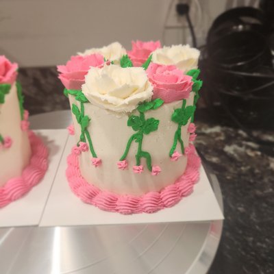 4 inch mini cake (specify flavor cake) Can be customized/Personalized 