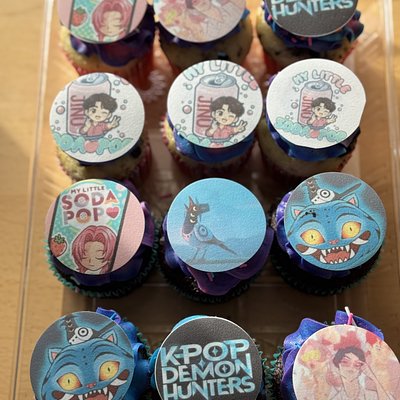 12 Themed Cupcakes 
