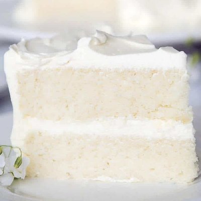 White Buttermilk Cake With White Icing 