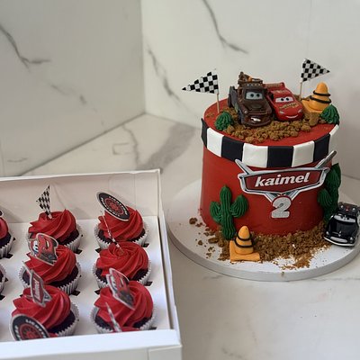 6” Cake+cupcakes 