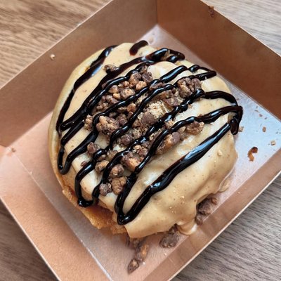 Peanut Butter Cup Cinnamon Rolls (2 Rolls)