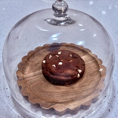 Red Velvet White Chocolate Chip Cookie -single