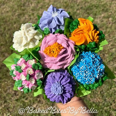 Flower Bouquet Cupcakes: 7 Count
