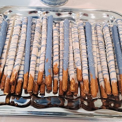Chocolate Pretzel Rods 