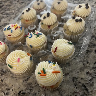 Mini Cupcakes- 2 Dozen Minimum 
