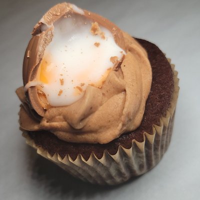 Cadbury Egg Cupcake