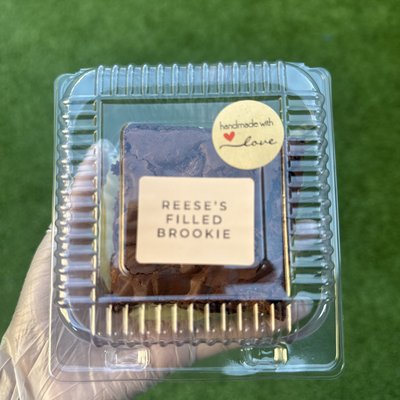 Reese’s Filled Brookie
