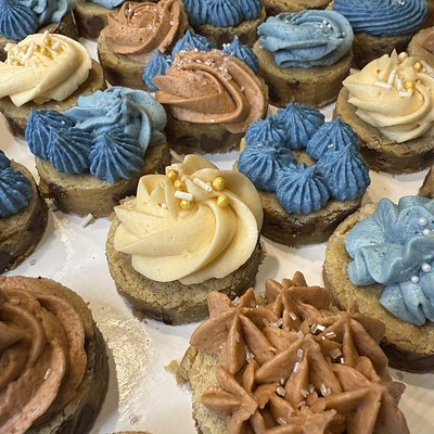 Mini Cookie Cake Bites (2”) Detailed Theme