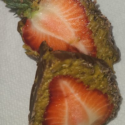 Chocolate Covered Dubai Strawberries 🍓 