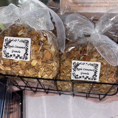 Apple cinnamon granola