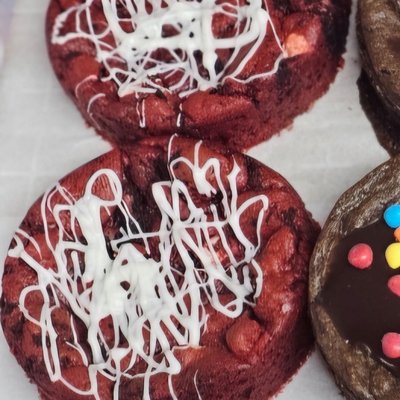 Red velvet oreo cookie