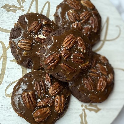 Salted Caramel Turtle Cookies