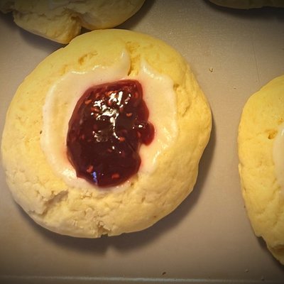 Six Raspberry Lemonade Cookie