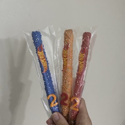 Chocolate Dipped Pretzel Rods 