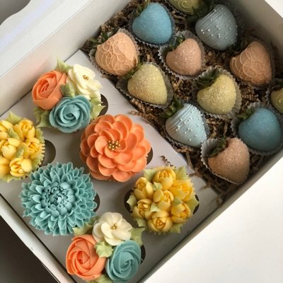 1/2 Dozen Cupcakes + 1 Dozen Choc Strawberries