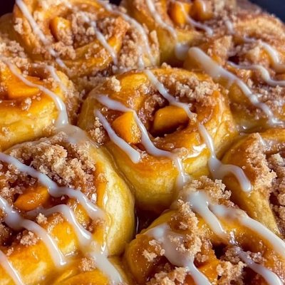 Peach 🍑 Cobbler Cinnamon Roll 