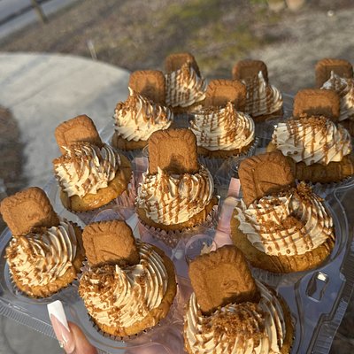 Dozen Specialty Kupkakes