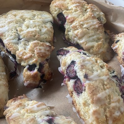 Lemon Blueberry Scones (8 Pcs)