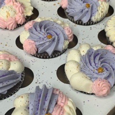 Custom CupCakes 🧁 (Start At $40 A Dozen ) 