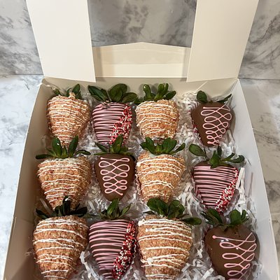 Chocolate & Strawberry Crunch Chocolate Covered Strawberries Dozen