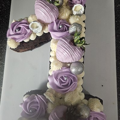 21st Birthday Cake With Strawberry 