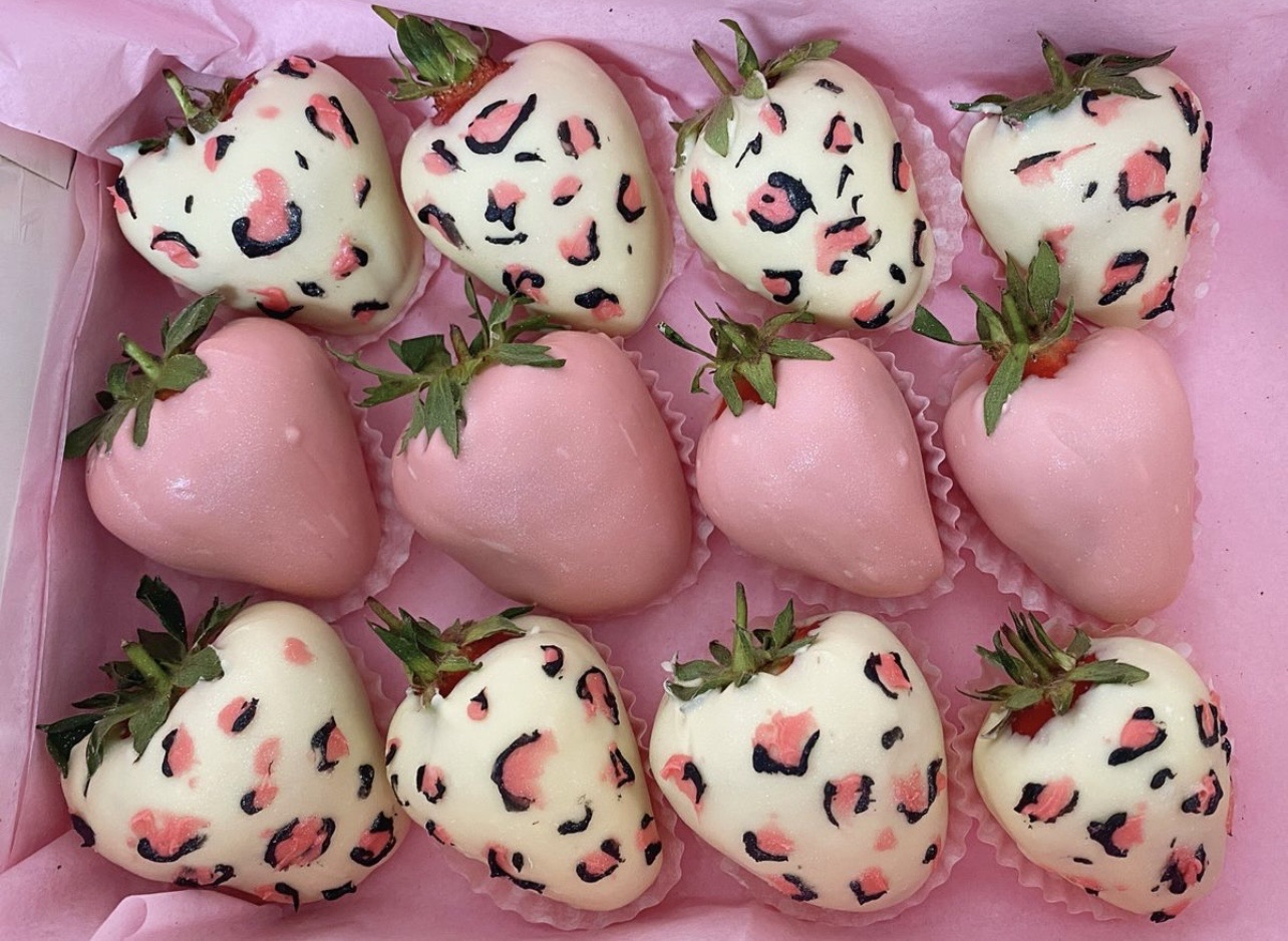 Chocolate covered strawberries - Dozen