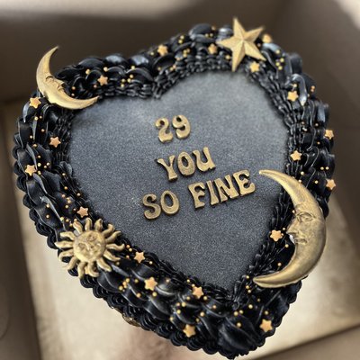 8 Inch Heart Cake 