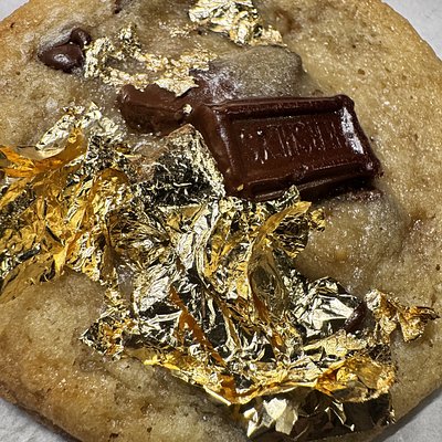 Gold Flake Chocolate Toffee Dozen