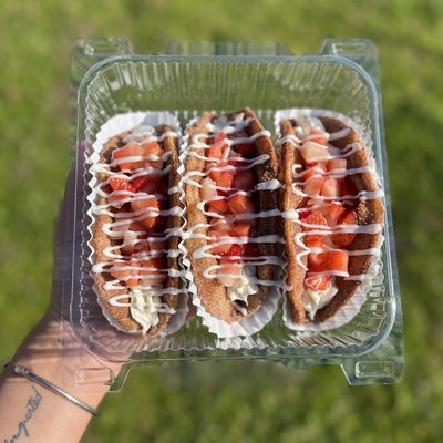 Churro Cheesecake Tacos (Small 3)