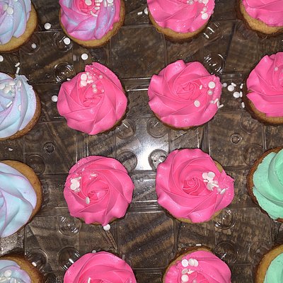 24 Cupcakes 