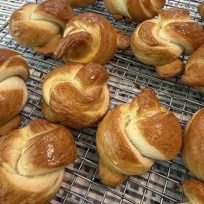 Dozen Pretzel Knots