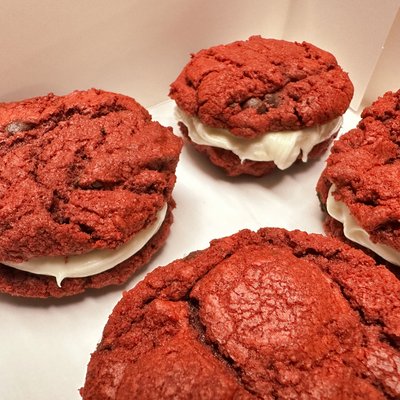 Red velvet Chocolate Chip Sandwich Cookie