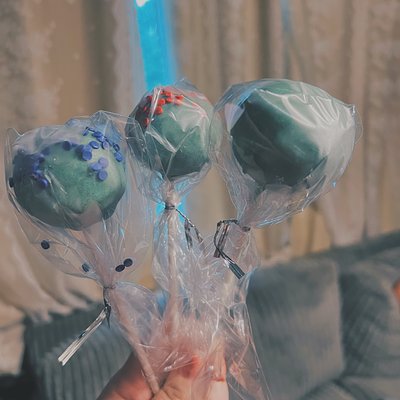 Cake Pops by the Dozen