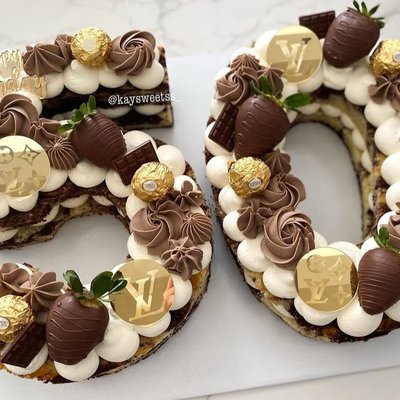 LV Number Cake