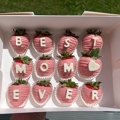 Chocolate Covered Strawberries - Dozen (12)