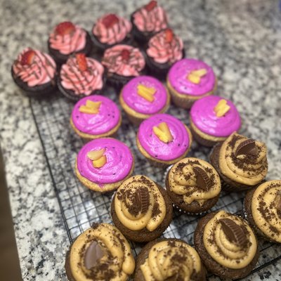 Custom Cupcakes!! 